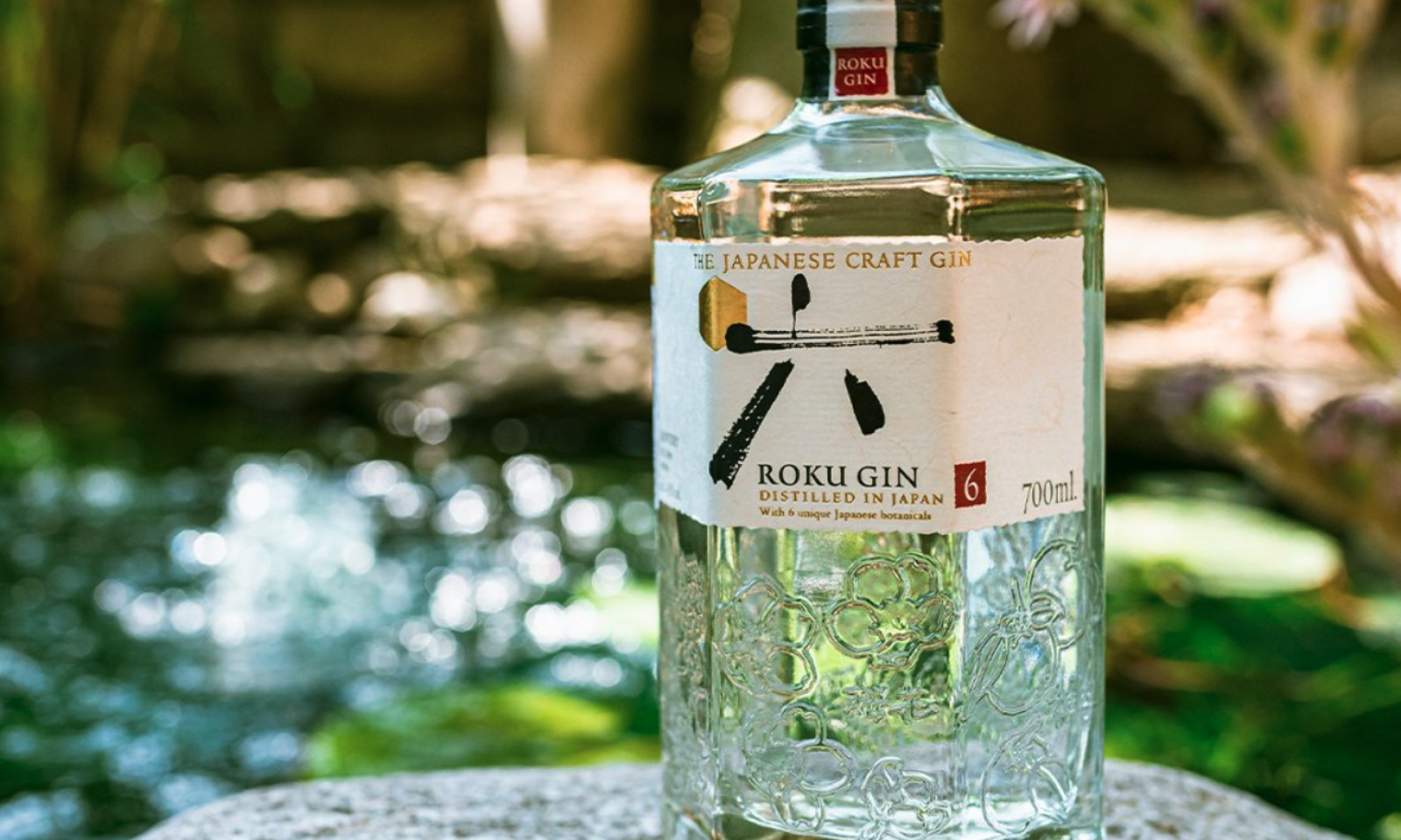 ROKU gin a botanicals