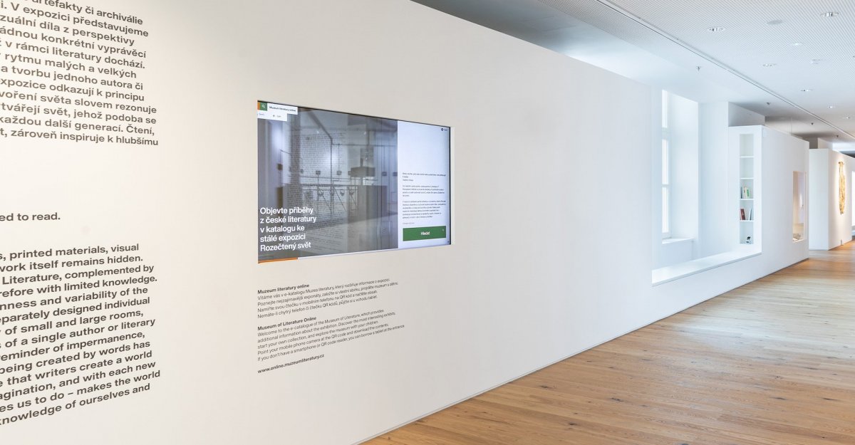 Dominantou vstupu do muzea je velkoplošná dotyková obrazovka, pro kterou se provádělo samostatné UX testování.